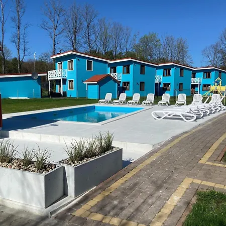 Comfortable No 5 , Summer Pool
