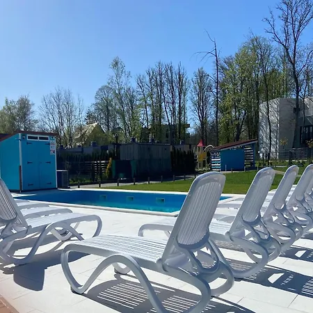 Comfortable No 5 , Summer Pool
